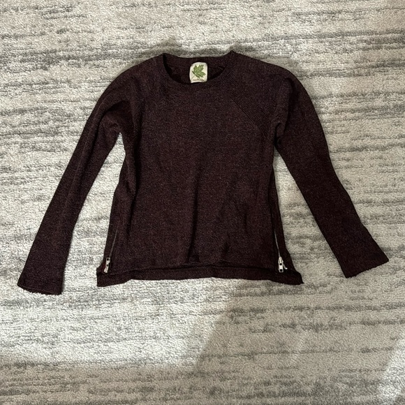 Maroon sweater - Picture 1 of 5